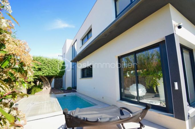 A vendre MAISON  5 PIECES 180 M2 PLAGE à PIED TORREILLES