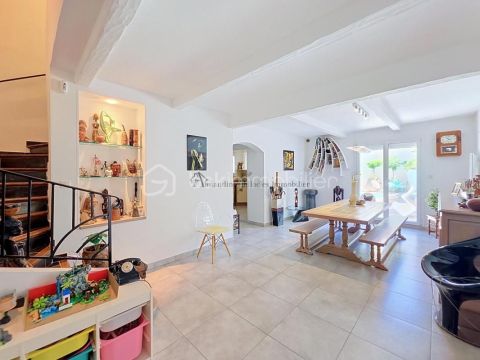 A louer MAISON DE MAîTRE BORD DE MER SIX FOURS LES PLAGES