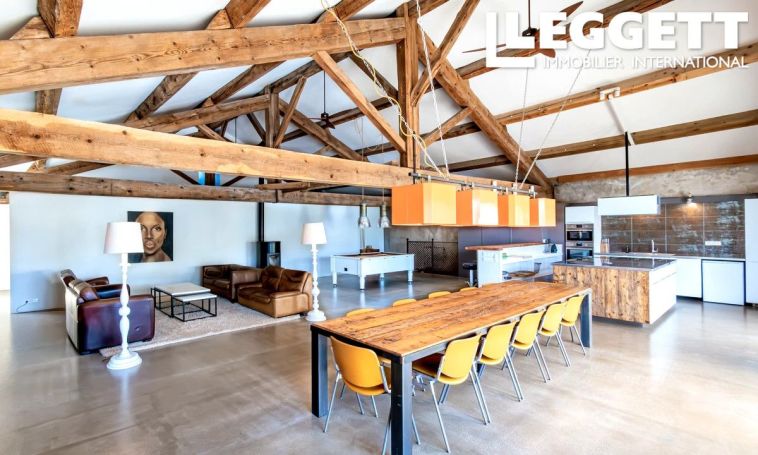 A louer LOFT  8 PIECES 267 M2  VILLEDAIGNE