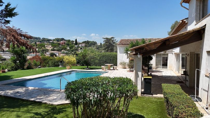 A louer LOFT  D'ARCHITECTE BORD DE MER ANTIBES
