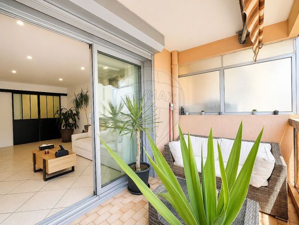 A louer APPARTEMENT NEUF T3 69 M2 TERRASSE BORD DE MER NICE