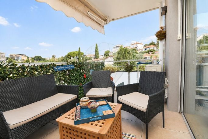 A louer APPARTEMENT T2 43 M2 TERRASSE BORD DE MER LE CANNET