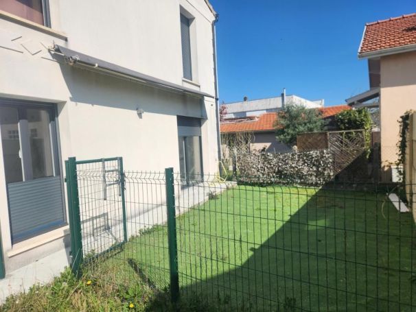 A louer APPARTEMENT T3 70 M2  CENON