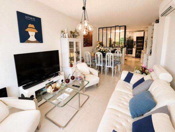 A louer APPARTEMENT T3 80 M2 TERRASSE BORD DE MER COGOLIN