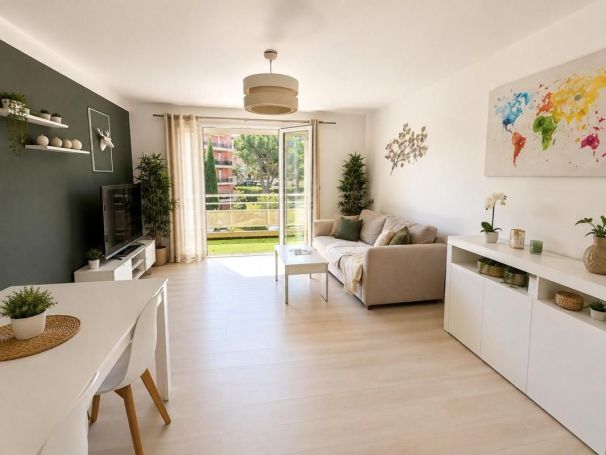 A louer APPARTEMENT T4 100 M2 TERRASSE BORD DE MER SAINT RAPHAEL