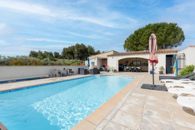 A louer MAISON  180 M2  LA FARE LES OLIVIERS