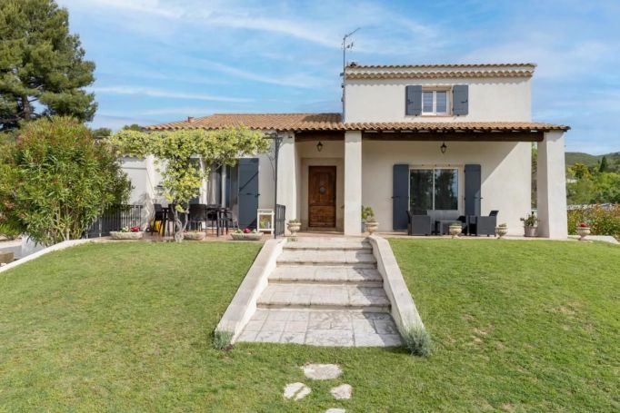A louer MAISON  180 M2  LA FARE LES OLIVIERS