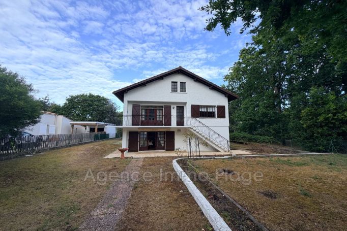 A louer MAISON  7 PIECES 154 M2 BORD DE MER SOULAC SUR MER