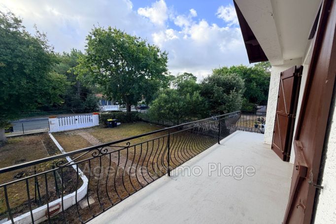 A louer MAISON  7 PIECES 154 M2 BORD DE MER SOULAC SUR MER