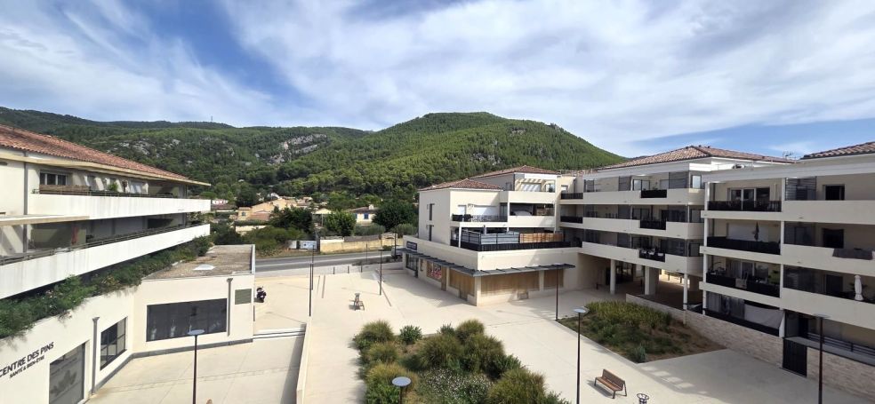 A louer APPARTEMENT T3 60 M2 TERRASSE  CUGES LES PINS