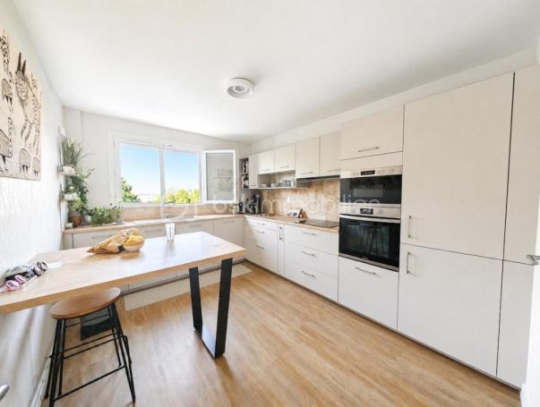 A louer APPARTEMENT T5 119 M2  CAEN