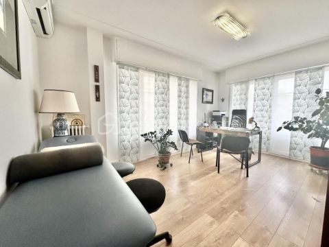 A louer APPARTEMENT T3 65 M2 BORD DE MER NICE