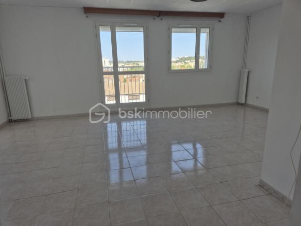 A louer APPARTEMENT T4 68 M2  NIMES