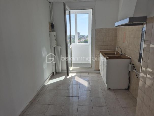 A louer APPARTEMENT T4 68 M2  NIMES
