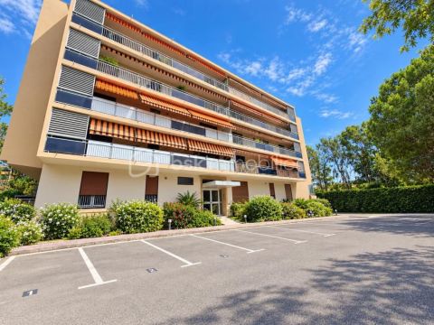 A louer APPARTEMENT T4 86 M2 BORD DE MER HYERES