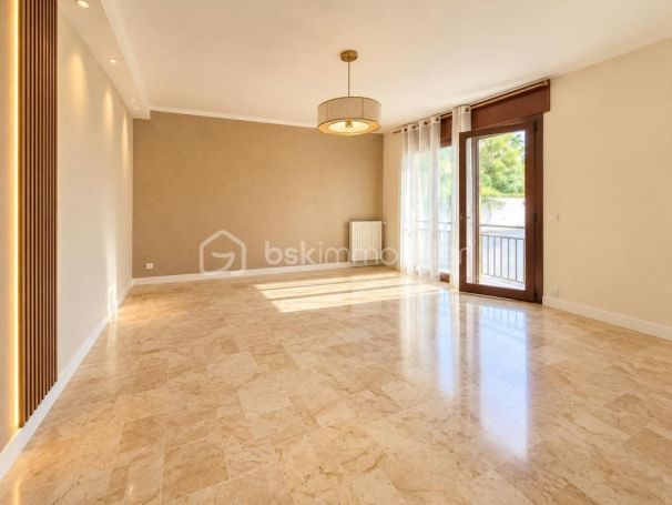 A louer APPARTEMENT T4 86 M2 BORD DE MER HYERES