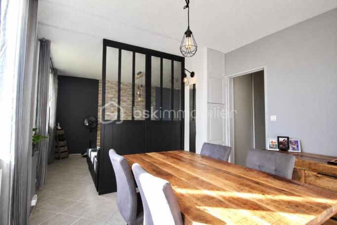 A louer APPARTEMENT T3 65 M2  NIMES