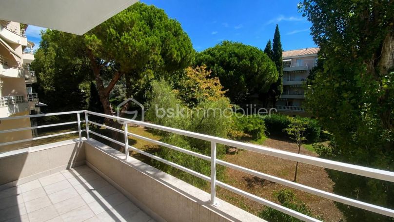 A louer APPARTEMENT DE PRESTIGE T4 76 M2 TERRASSE BORD DE MER FREJUS
