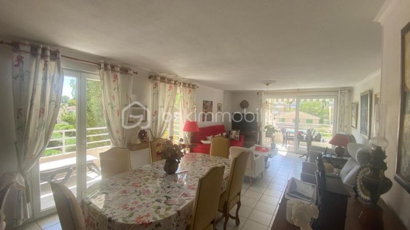 A louer APPARTEMENT DE PRESTIGE T4 76 M2 TERRASSE BORD DE MER FREJUS