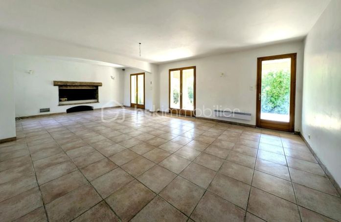 A louer MAISON  5 PIECES 165 M2  SAINT JEAN DE LA BLAQUIERE