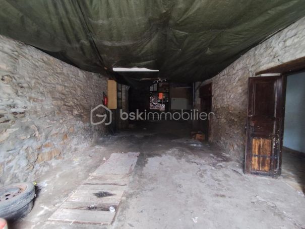 A louer APPARTEMENT DUPLEX  300 M2 TERRASSE  SAINT PONS DE THOMIERES