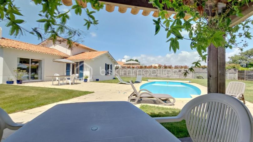 A louer MAISON  4 PIECES 79 M2  L AIGUILLON SUR VIE