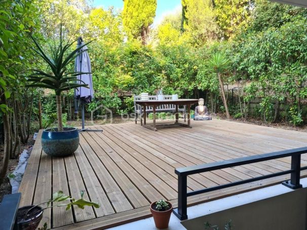A louer APPARTEMENT T2 45 M2 BORD DE MER CANNES