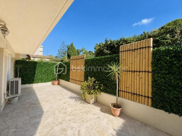 A louer APPARTEMENT T2 48 M2 TERRASSE BORD DE MER LE CANNET
