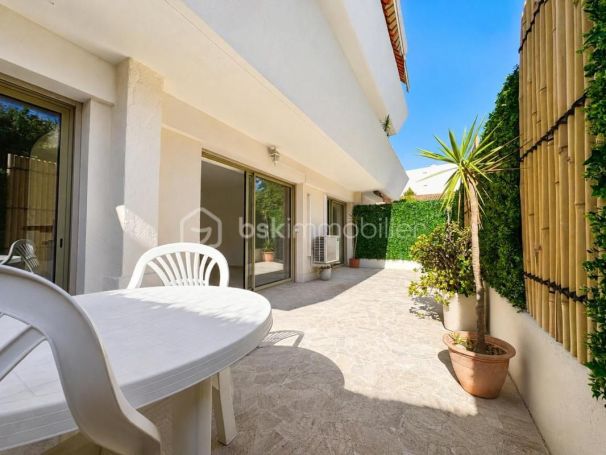 A louer APPARTEMENT T2 48 M2 TERRASSE BORD DE MER LE CANNET