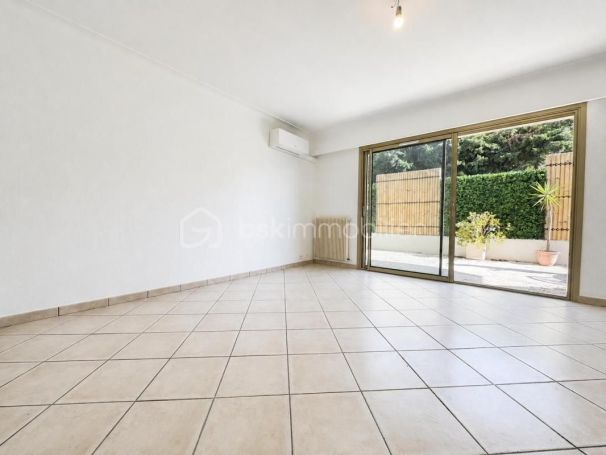 A louer APPARTEMENT T2 48 M2 TERRASSE BORD DE MER LE CANNET