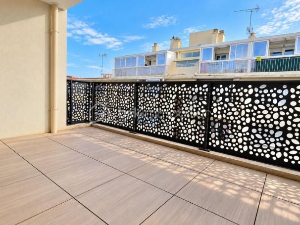 A vendre APPARTEMENT T2 44 M2 TERRASSE BORD DE MER SAINT LAURENT DU VAR