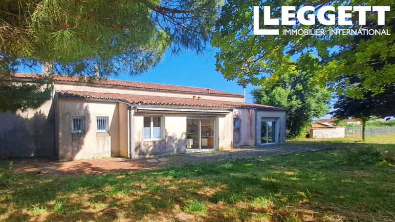 A louer LONGèRE  7 PIECES 168 M2  SALEIGNES