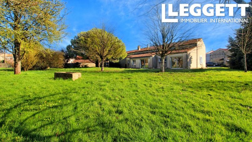 A louer LONGèRE  7 PIECES 168 M2  SALEIGNES