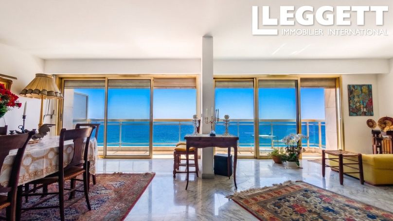 A louer APPARTEMENT DE PRESTIGE T5 158 M2 PIEDS DANS L'EAU NICE