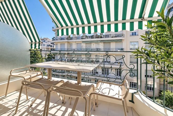 A louer APPARTEMENT T3 87 M2 BORD DE MER NICE