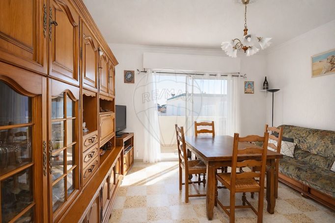 A louer APPARTEMENT T3 50 M2 TERRASSE BORD DE MER ANTIBES
