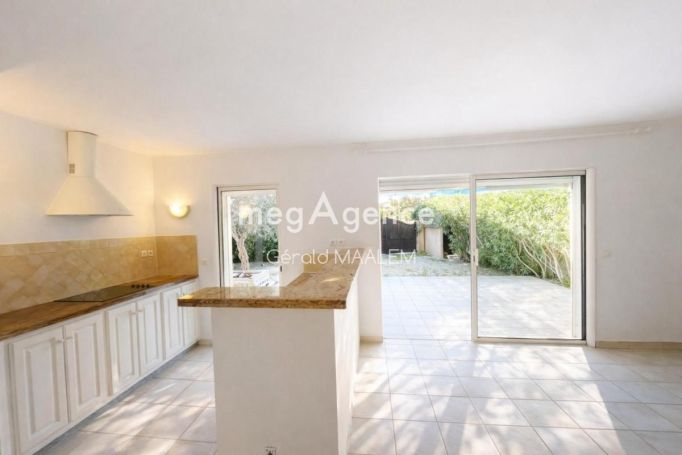 A louer APPARTEMENT T3 93 M2 TERRASSE BORD DE MER COGOLIN