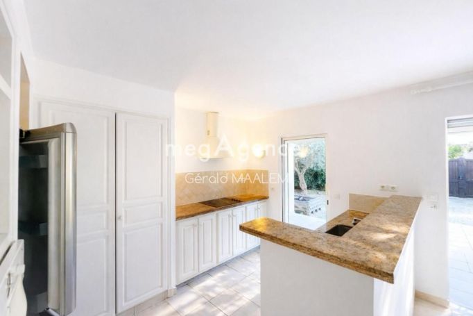 A louer APPARTEMENT T3 93 M2 TERRASSE BORD DE MER COGOLIN