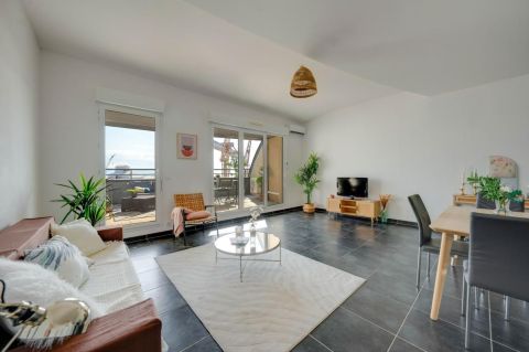 A louer APPARTEMENT T3 72 M2 TERRASSE BORD DE MER LA CIOTAT