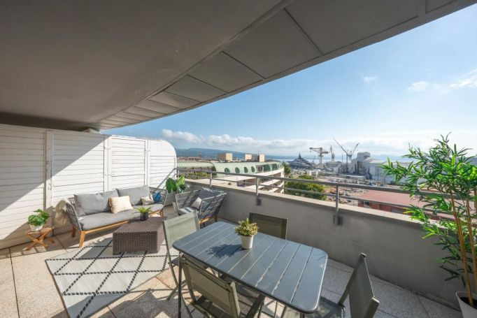 A louer APPARTEMENT T3 72 M2 TERRASSE BORD DE MER LA CIOTAT