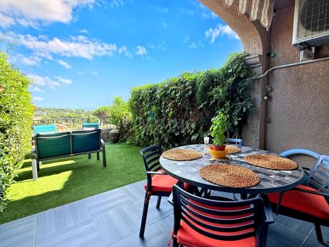 A louer STUDIO 23 M2 TERRASSE BORD DE MER SAINTE MAXIME
