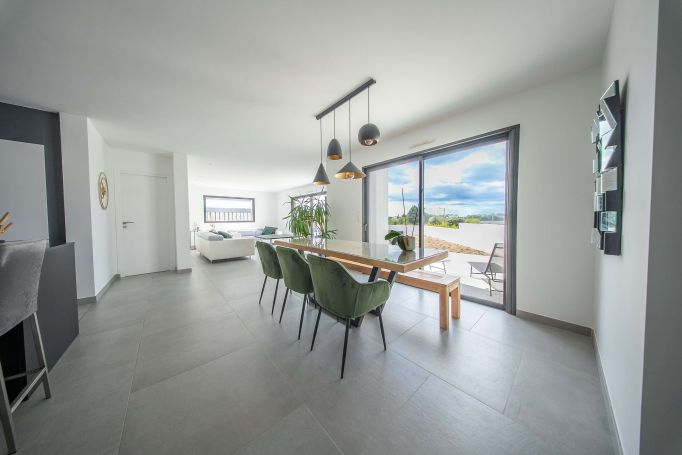 A vendre Villa contemporaine 6 PIECES 163 M&sup2; vue mer  PLAGE A PIEDS LORIENT