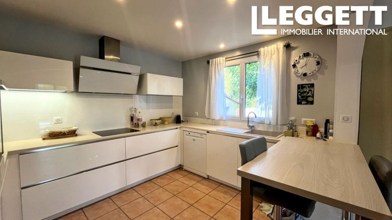 A louer MAISON  6 PIECES 156 M2  SAZE