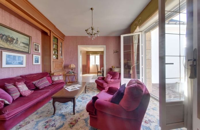 A vendre propriete 10 pieces 1238 m&sup2; vue mer plage a pieds ETEL