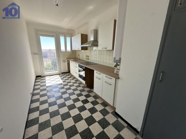 A louer APPARTEMENT T5 88 M2  BEZIERS