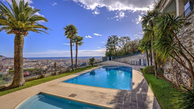 A louer APPARTEMENT DE PRESTIGE T3 81 M2 TERRASSE BORD DE MER NICE