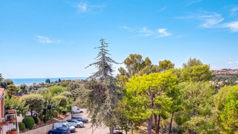 A louer APPARTEMENT T4 74 M2 BORD DE MER NICE