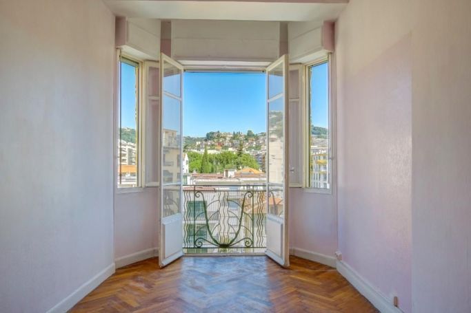 A louer APPARTEMENT T2 42 M2 BORD DE MER NICE