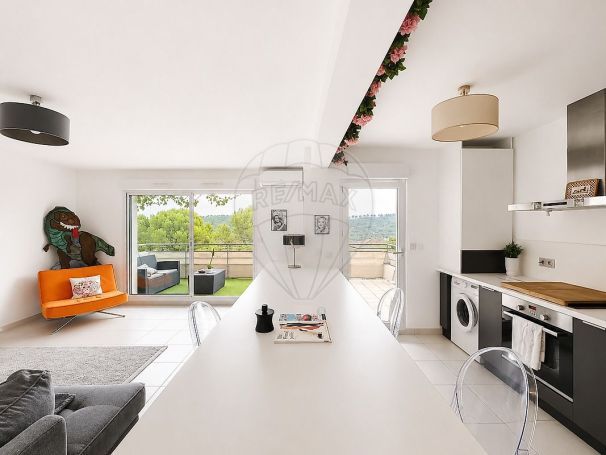A louer APPARTEMENT T3 70 M2 TERRASSE  NIMES