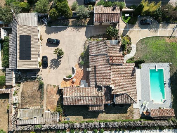 A louer MAISON  6 PIECES 250 M2  LE MUY